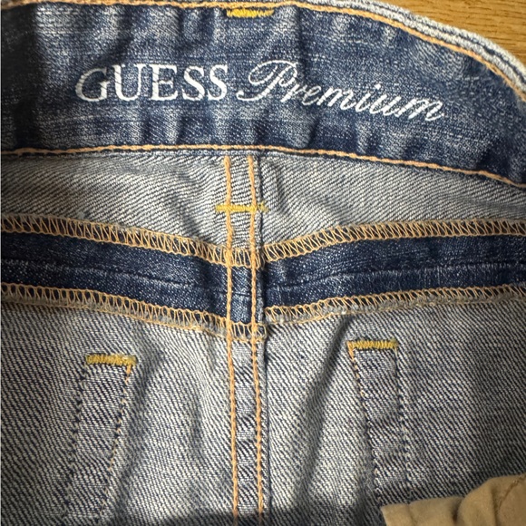 Vintage Y2K Women's GUESS Blue Denim low rise mini jean light wash Skirt Size 24 - Picture 2 of 10